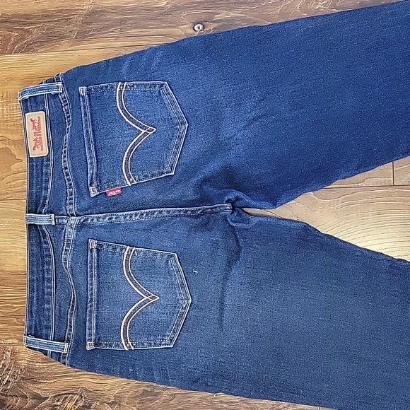 Levi's - Picture 5 of 7